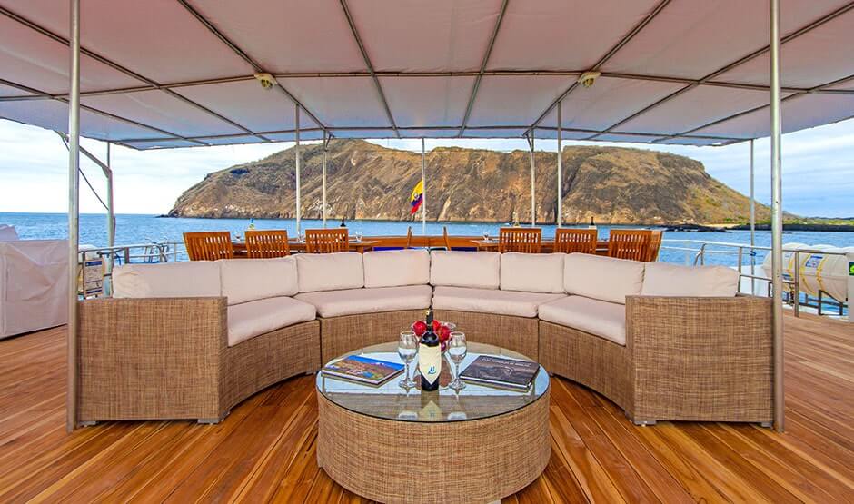 Archipel-I-galapagos-first-class-cruises