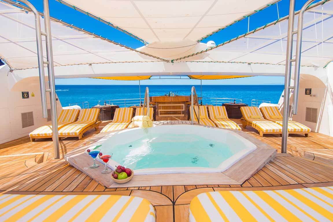 Petrel-luxury-galapagos-yacht