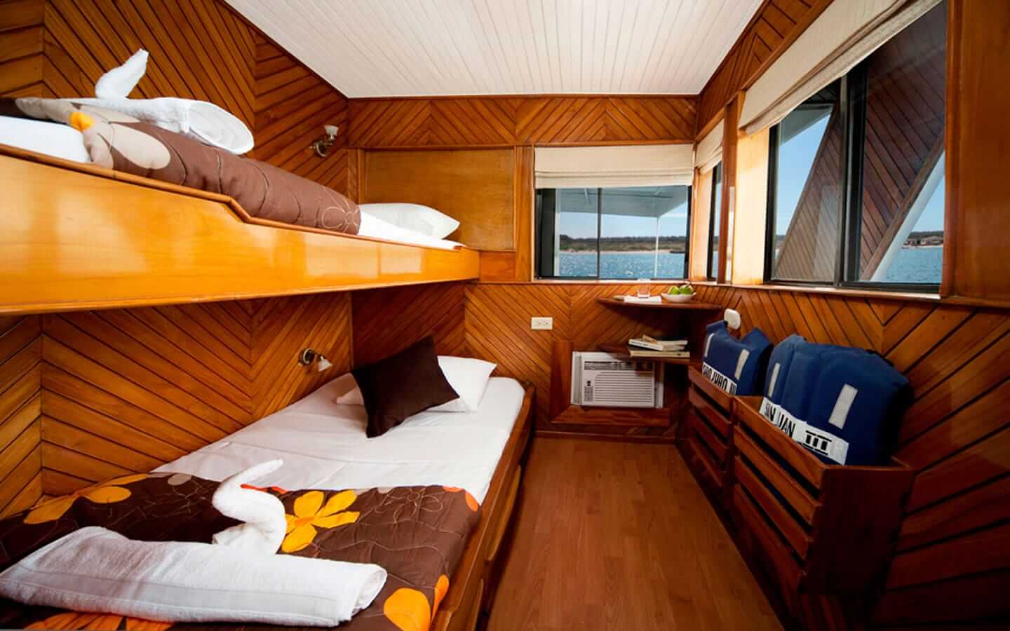 estrella-del-mar-yacht-galapagos-cruises-on-line