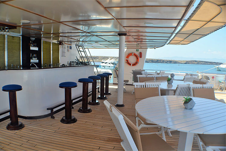 anahi-first-class-galapagos-cruise