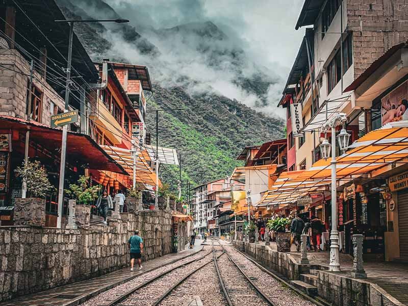 aguas-calientes-peru-trail