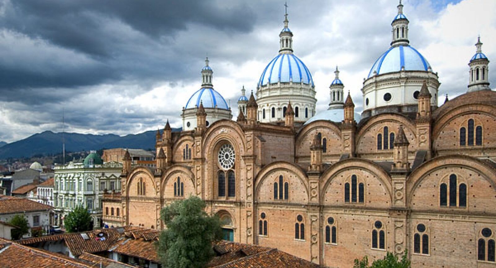Ecuador Adventure Tour – 14 Days Andes, Amazon & Coast
