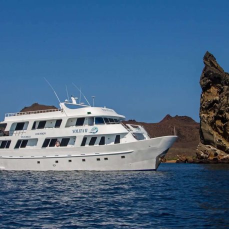 yolita-tourist-superior-galapagos-cruise