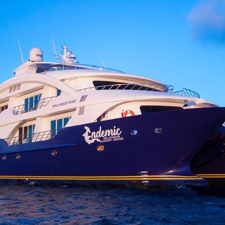 endemic-galapagos-catamaran