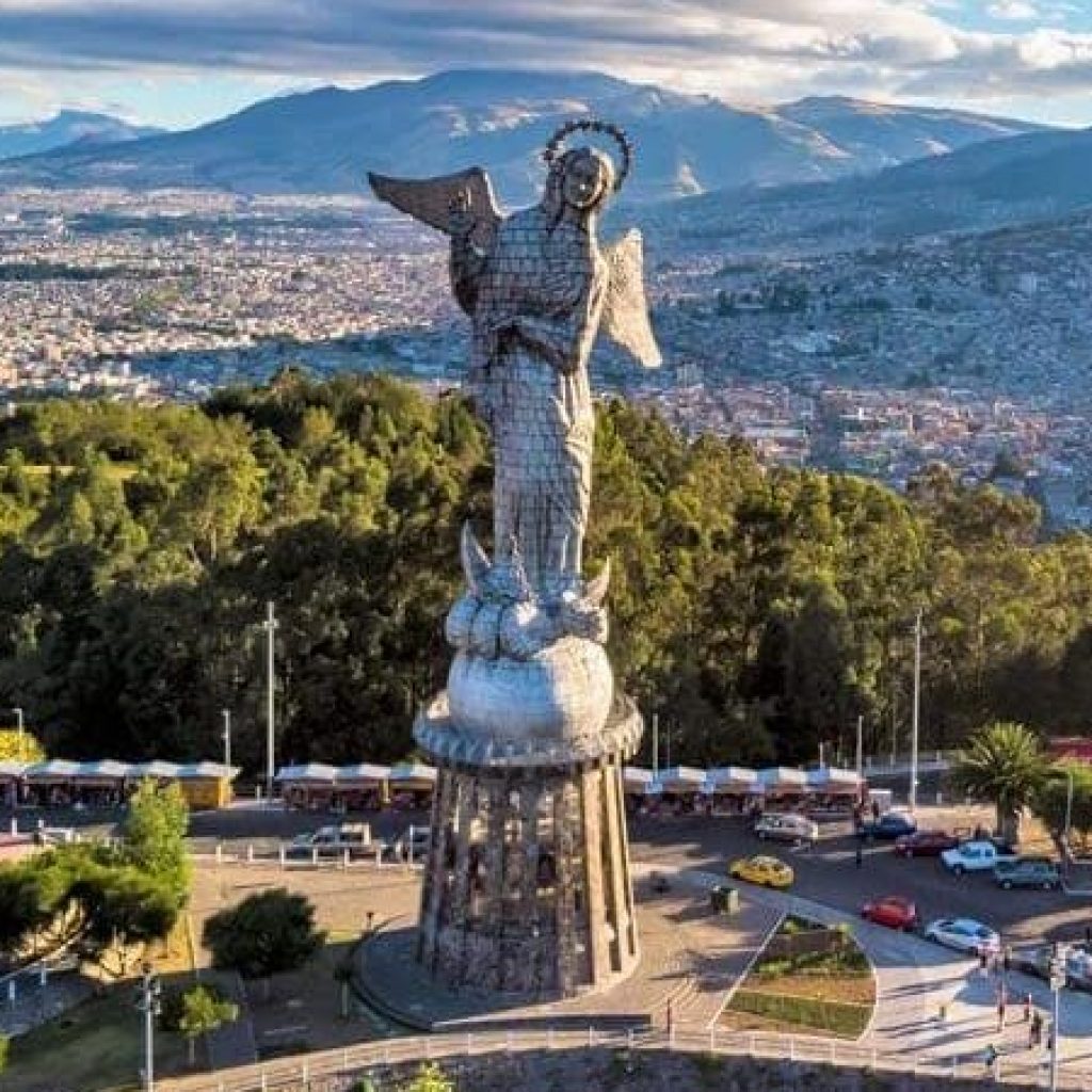 Ecuador Gateway Tour – 5 Days: Mindo, Otavalo & Quito Ecuador Gateway Tour – 5 Days: Mindo, Otavalo & Quito