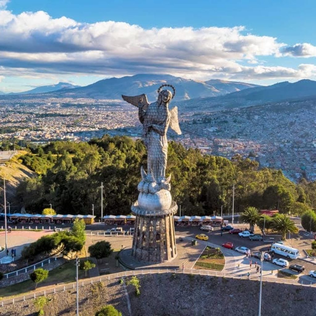 Ecuador Gateway Tour – 5 Days: Mindo, Otavalo & Quito Ecuador Gateway Tour – 5 Days: Mindo, Otavalo & Quito