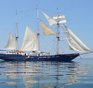 Mary Anne First Class Yacht ****