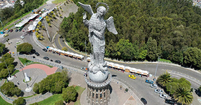 Ecuador Gateway Tour – 5 Days: Mindo, Otavalo & Quito